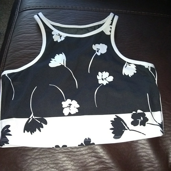 Fabletics Tops - Fabletics workout crop tank